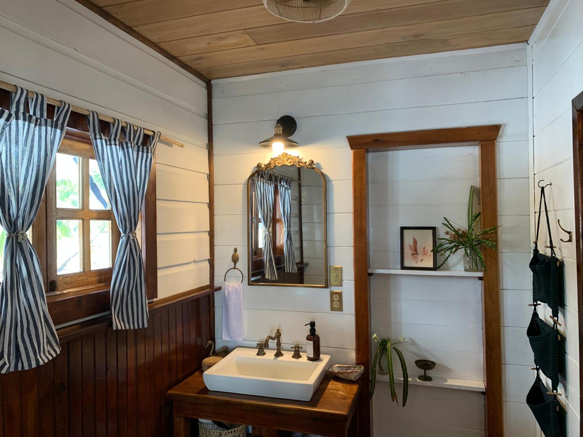 Casa Acuario Boutique Hotel Bocas del Toro Exterior photo